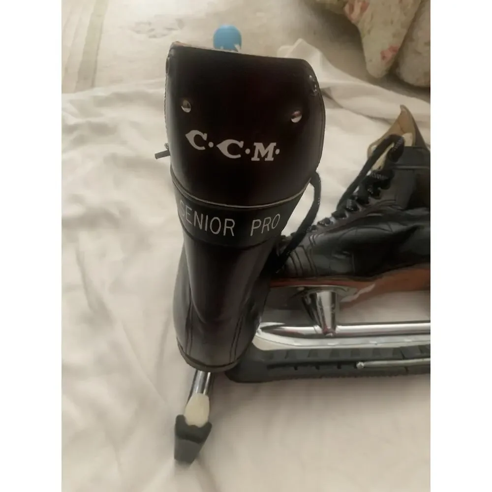 CCM Senior A Hockey Skates Size 10 ( Excellent Condition)